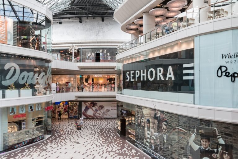 Top 9 luxurious shopping malls